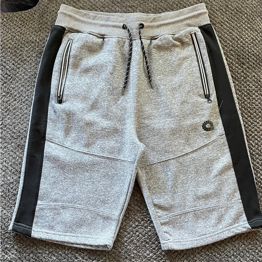 Men’s Large Akademiks Shorts